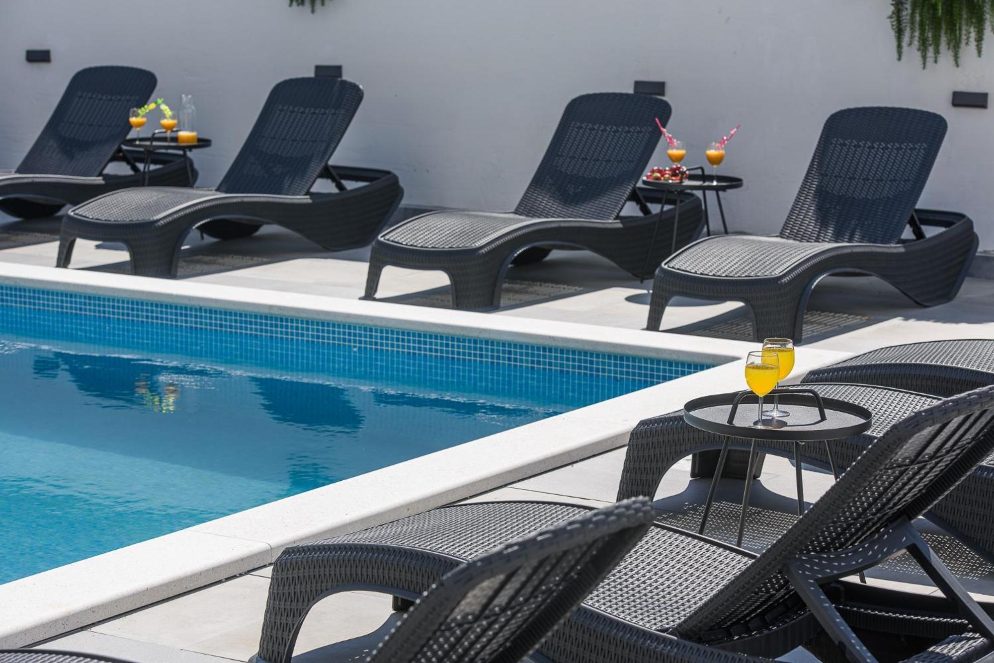 Villa Barbara & Zoran With Free Parking And Heated Swimming Pool Seget Vranjica Exterior photo